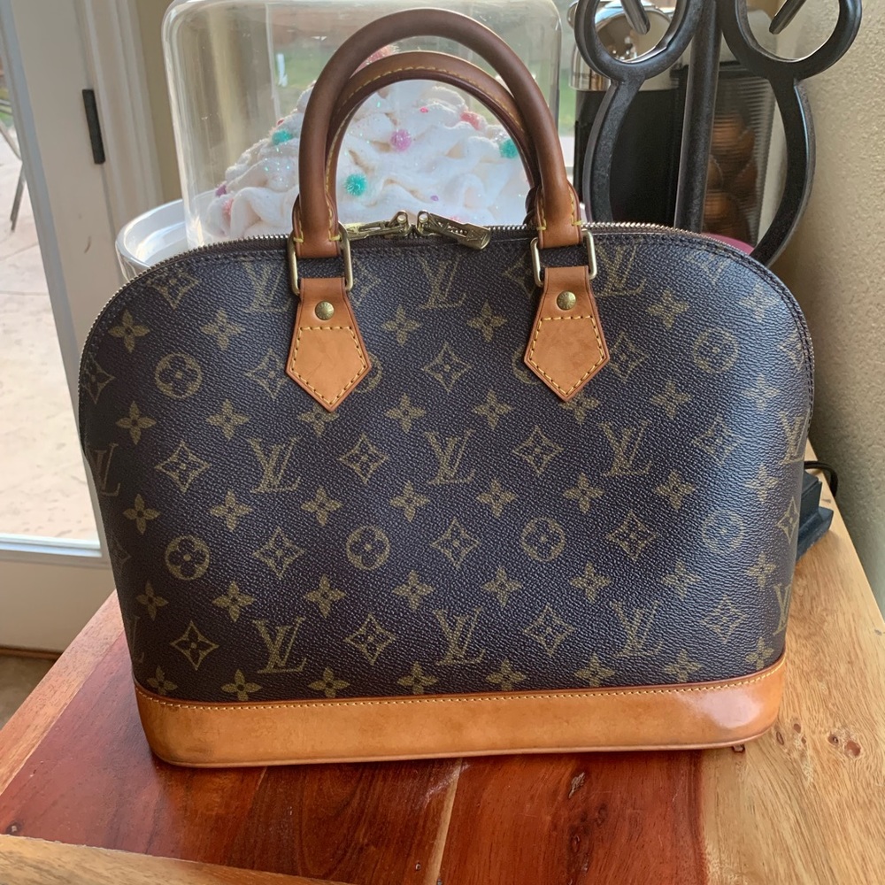 ❌❌SOLD ON MERC❌❌Authentic Louis Vuitton Monogram - Picture 1 of 8
